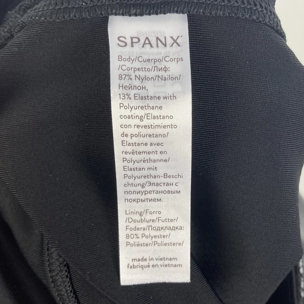 SPANX Shape NWT Faux‎ Leather Pebbled Legging in Pebble Grey Snakeskin Reptile S